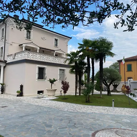 Bed & Breakfast Stazione Don Camillo 3*