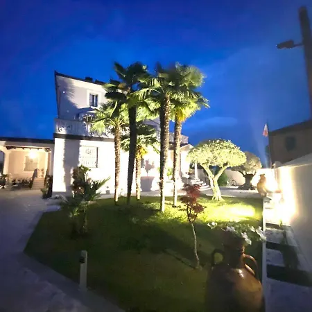 Bed & Breakfast Stazione Don Camillo 3*