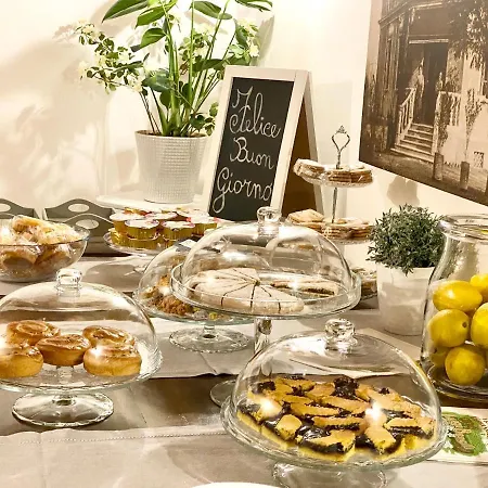 Bed & Breakfast Stazione Don Camillo 3*