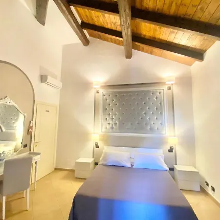 Bed & Breakfast Stazione Don Camillo 3*