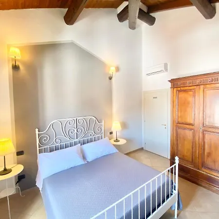 Stazione Don Camillo Bed & Breakfast