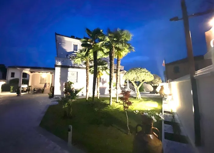 Bed and Breakfast Stazione Don Camillo 3*