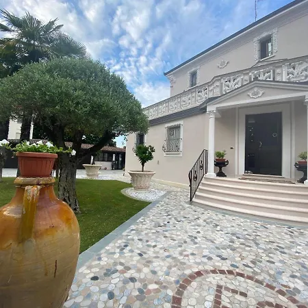 Stazione Don Camillo Bed & Breakfast *