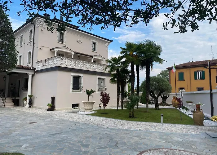 Bed & Breakfast Stazione Don Camillo 3*