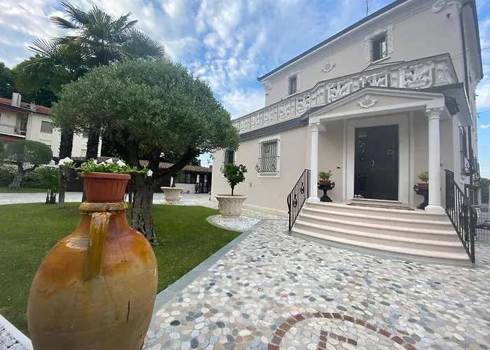 Stazione Don Camillo Frühstückspension 3*